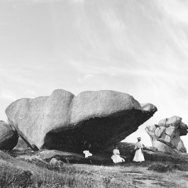Woher, wohin? Menschen und Steine. © Sebastian Gräfe